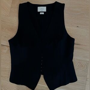 Aritzia Wilfred “Attire” Vest Black V-Neck with hook closure. Brand new!